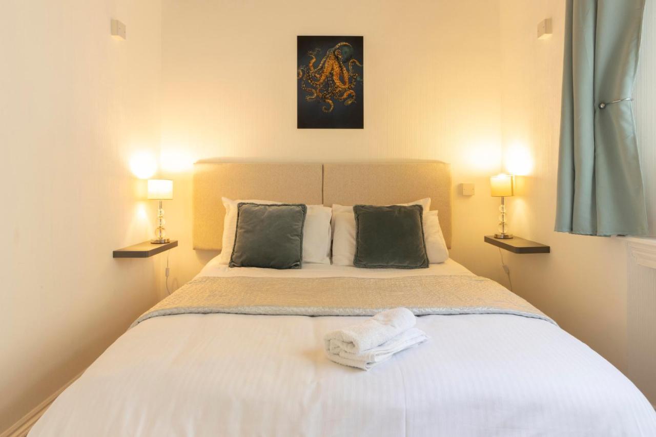 **Sunny And Bright, Thatchers Rock One Bed Beach Front Apartment*** Torquay Exterior foto
