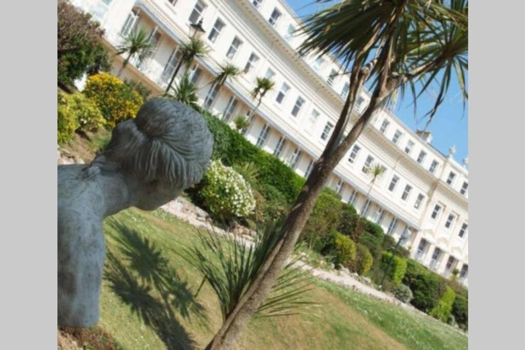 **Sunny And Bright, Thatchers Rock One Bed Beach Front Apartment*** Torquay Exterior foto